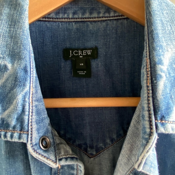 j crew | denim shirt | medium wash | size XS - Picture 7 of 9